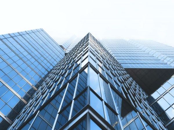 智能化控製，數字化手段，建築安全，舒適性，能效性